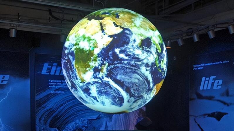 成都數(shù)字展廳|科技展廳中球幕投影的應(yīng)用怎么做？